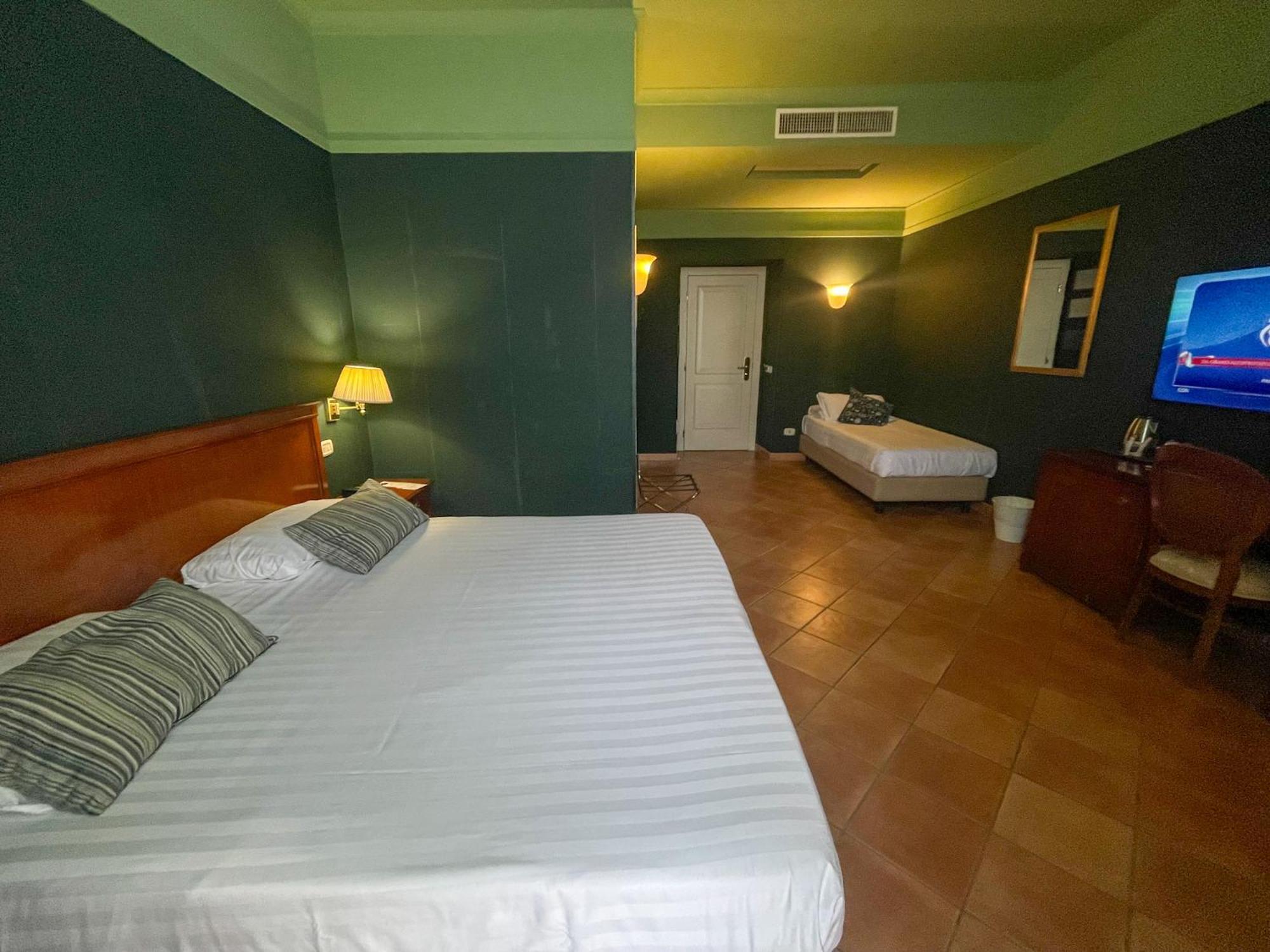 Hotel Nuvo Napoli Bagian luar foto